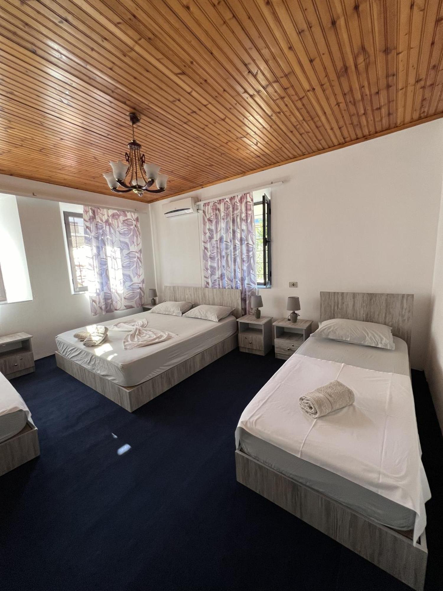 Onetwosleep Guesthouse Shkodër Екстериор снимка