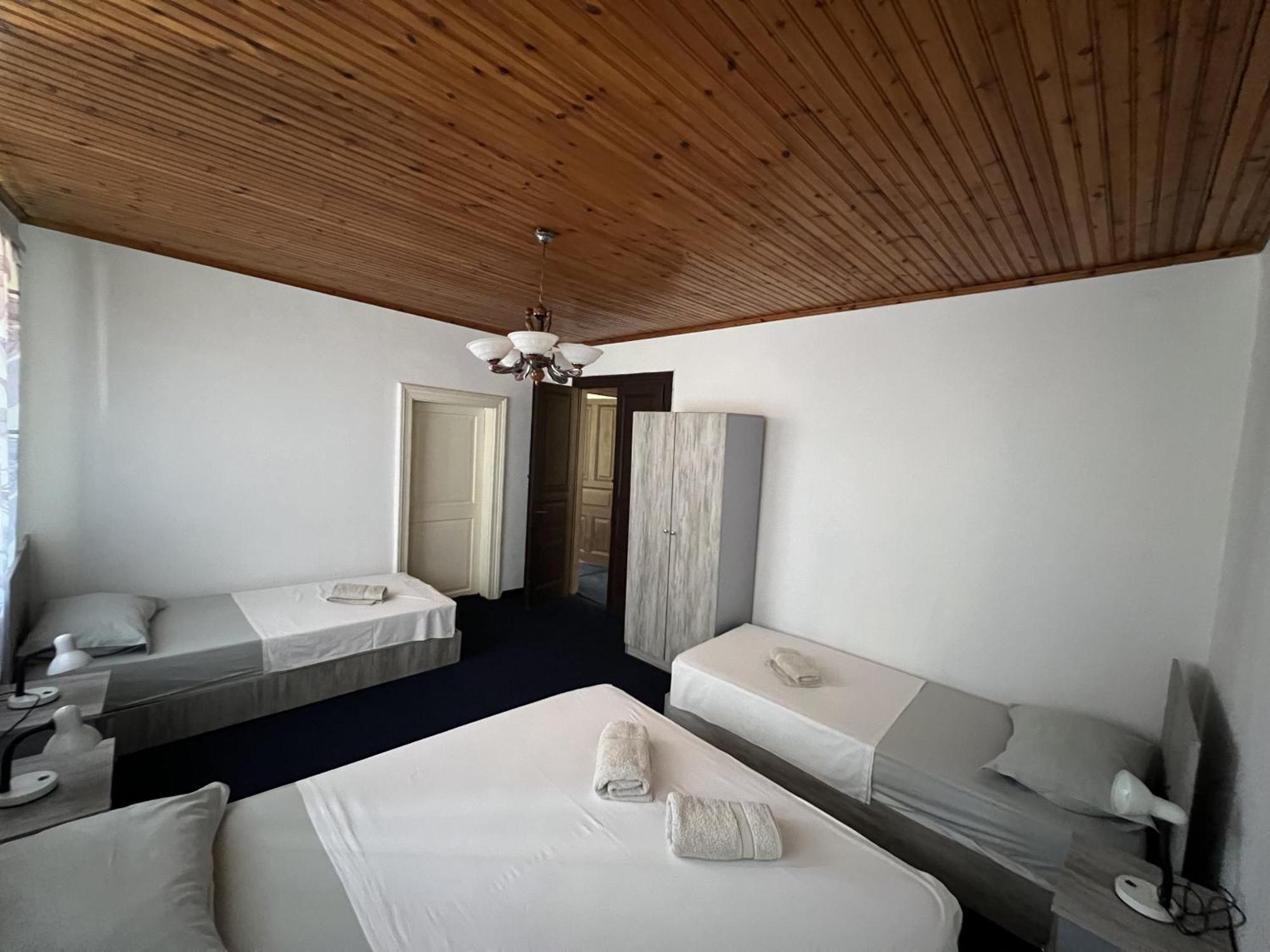 Onetwosleep Guesthouse Shkodër Екстериор снимка