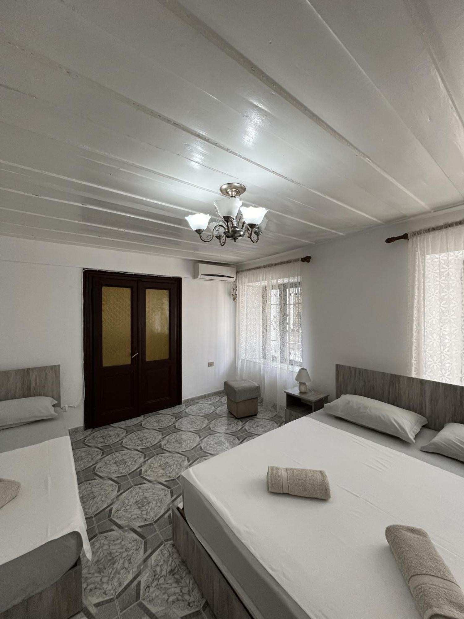 Onetwosleep Guesthouse Shkodër Екстериор снимка