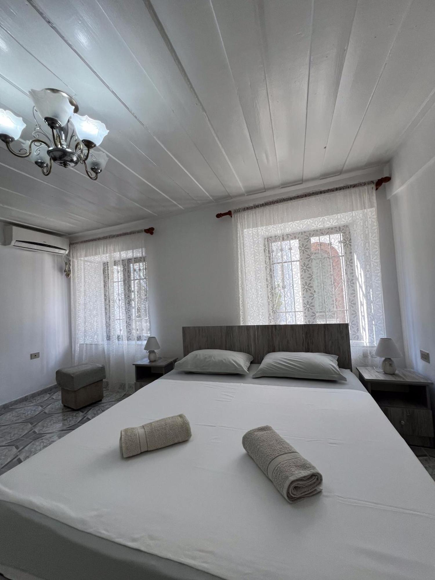 Onetwosleep Guesthouse Shkodër Екстериор снимка
