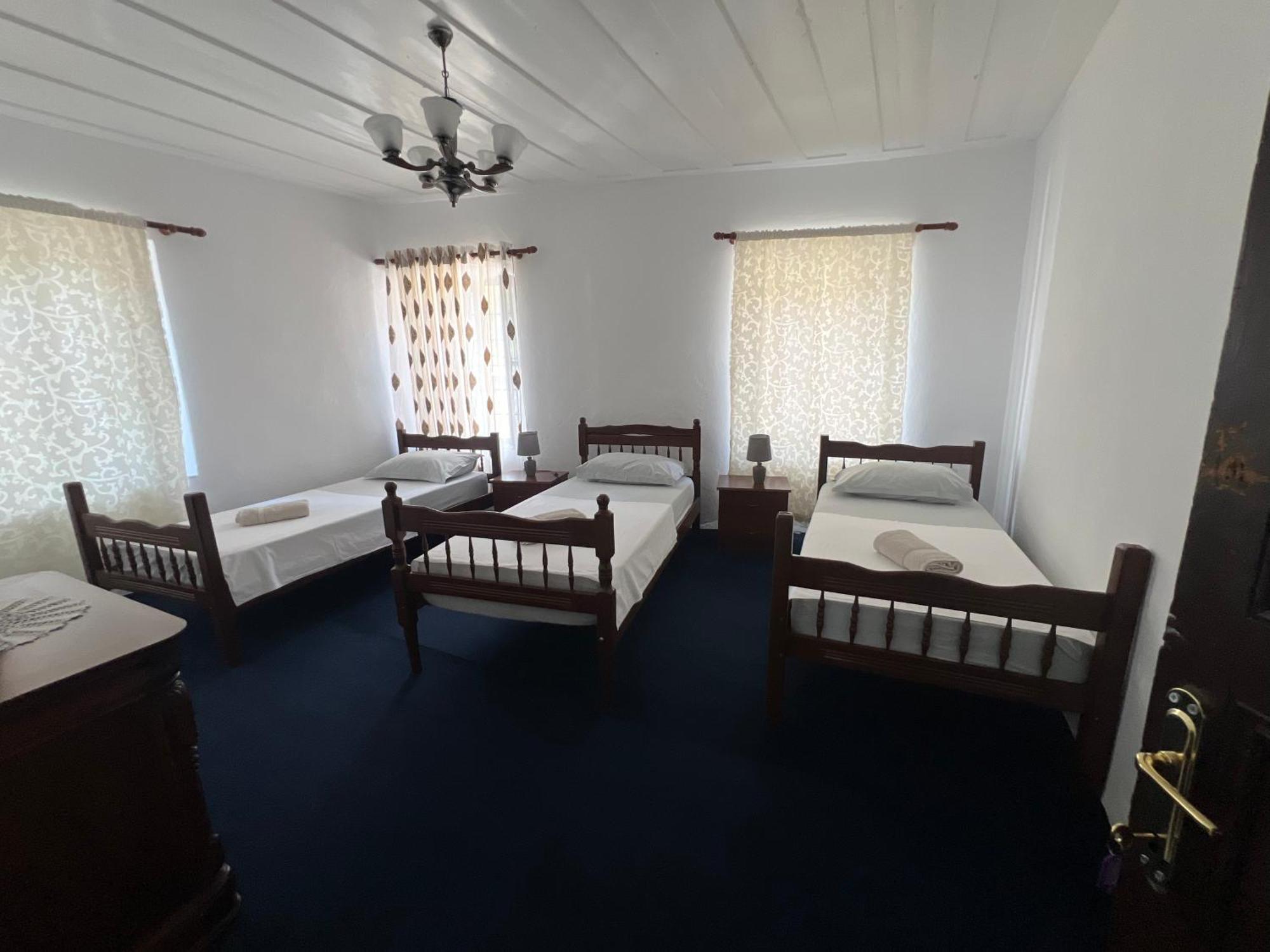 Onetwosleep Guesthouse Shkodër Екстериор снимка